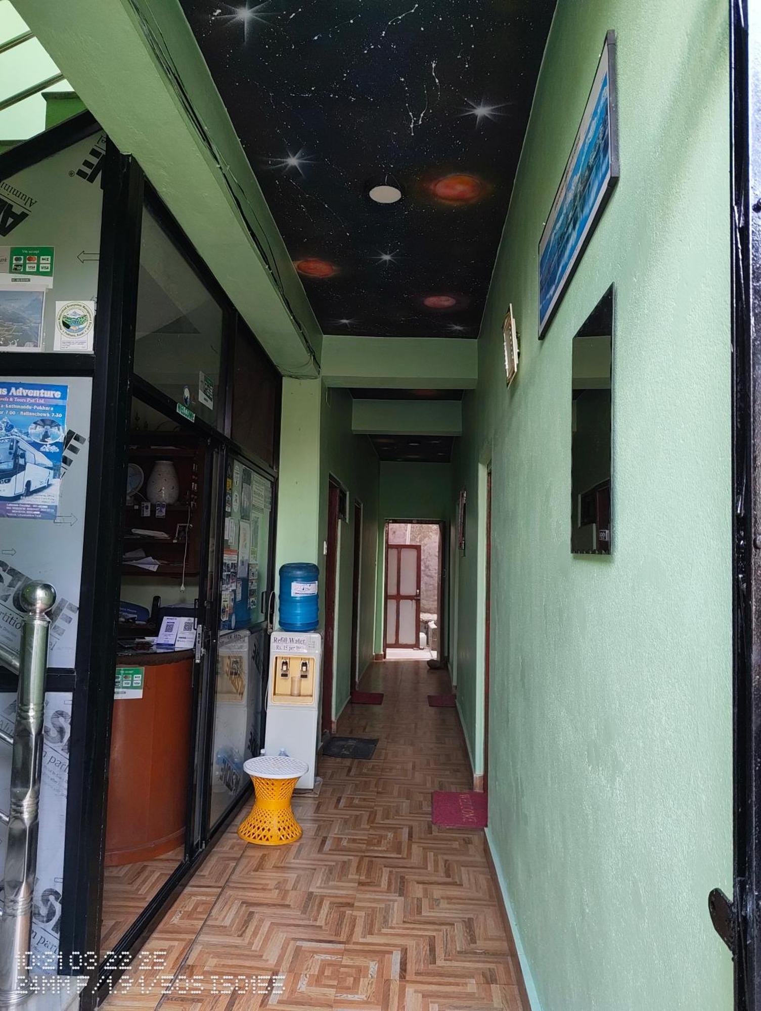 Harry Guest House & Restaurant Pokhara Exterior foto