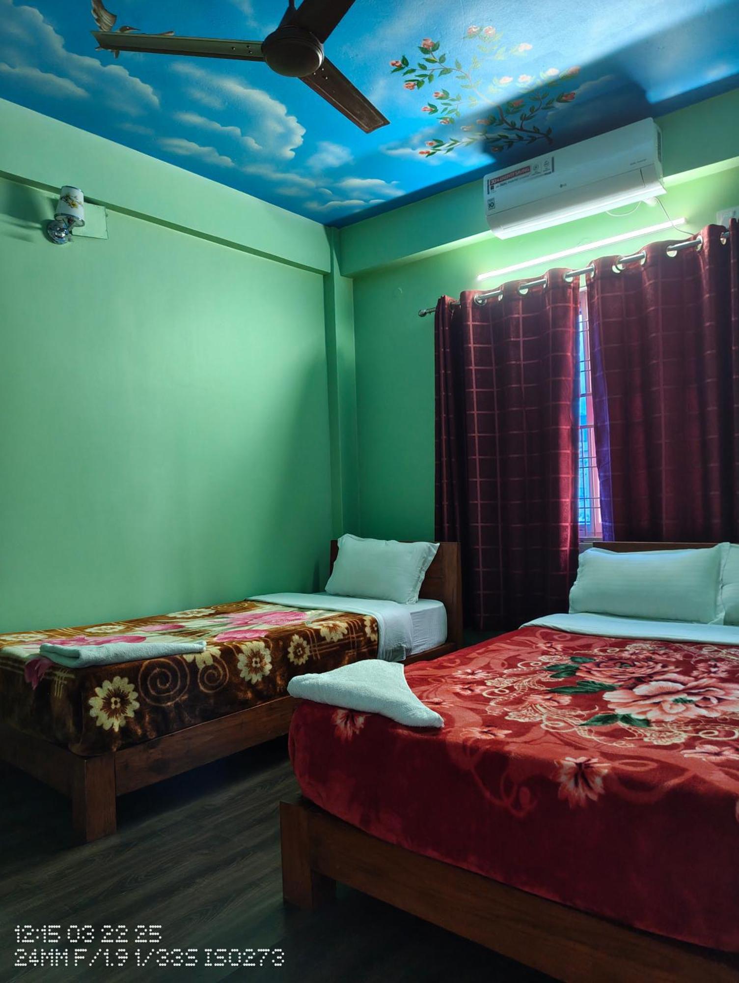 Harry Guest House & Restaurant Pokhara Cameră foto
